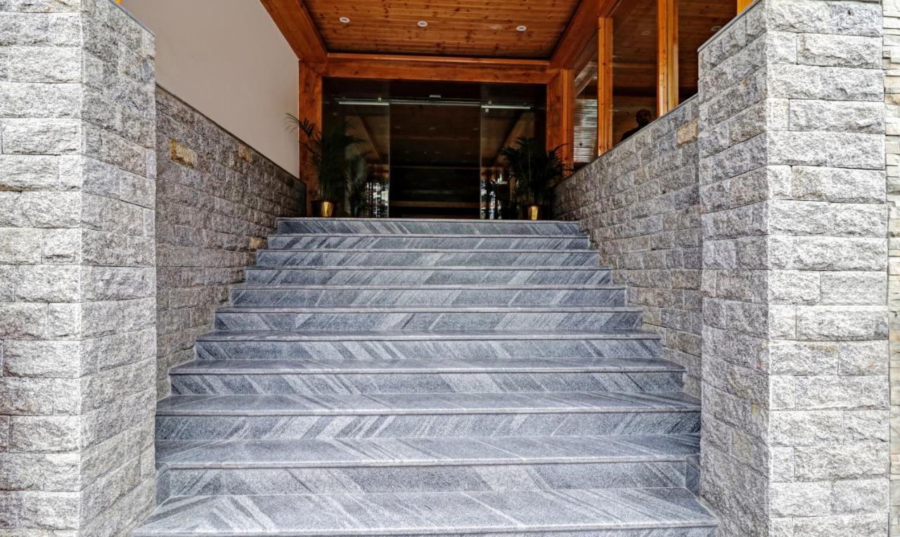 Treebo Premium Sattva With Mountain View Hotel Manali  Exterior photo
